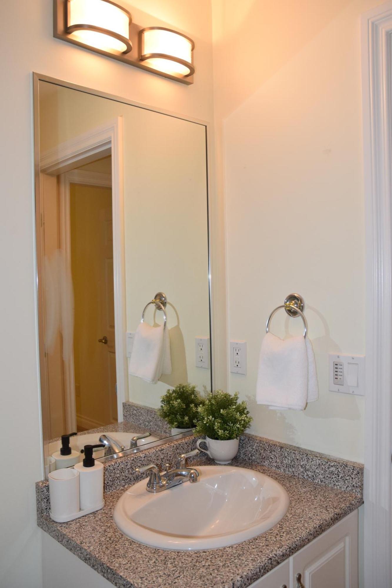 A Private Suite In Port Moody Exterior foto